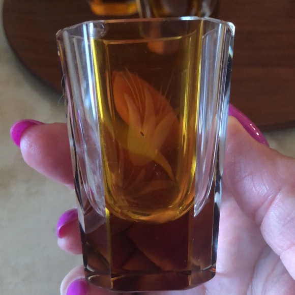 CUT CRYSTAL DECANTER SET W 6 SHOT GLASSES • CLEAR & AMBER COLORED • WOODEN TRAY - Picture 7 of 16